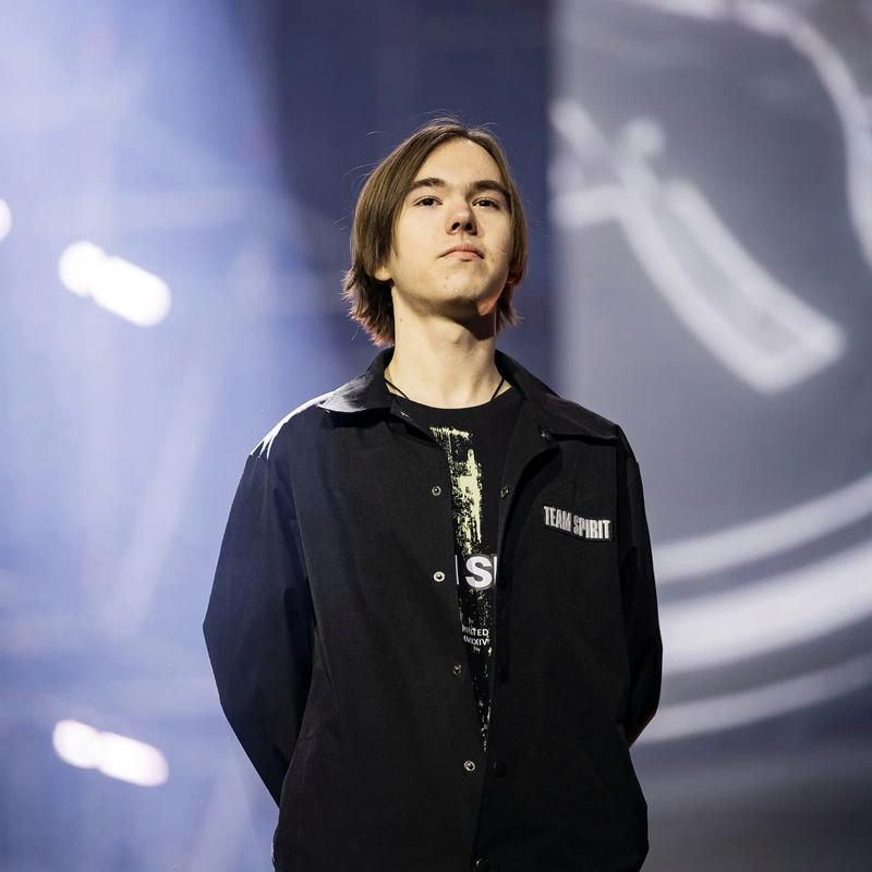 因OMG战队选手进入居家隔离状态，明日OMG对阵FPX的比赛将延期举行